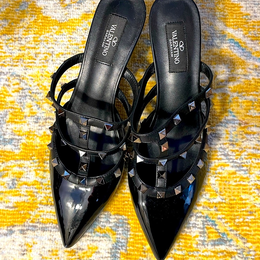 Valentino rockstud kitten heels size 9.5/10 black patent leather